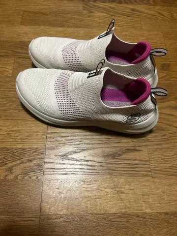 화이트 메쉬 슬립온 스니커즈