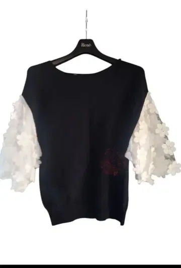 새상품급 룰루 윌비 플라워 레이스 반팔 니트 블랙과 화이트