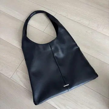 HARE 블랙 숄더백