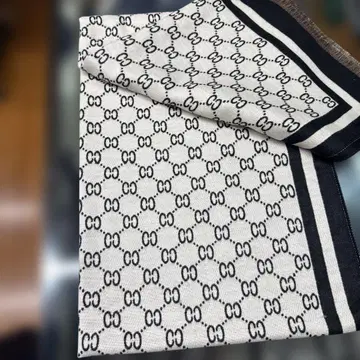 미사용 새상품 대형 200 x 70 로고 프린지 스톨