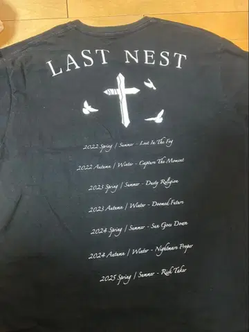 LAST NEST 블랙 T셔츠