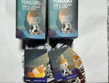 MONSTERS 01:00 AM 피규어 2체 세트