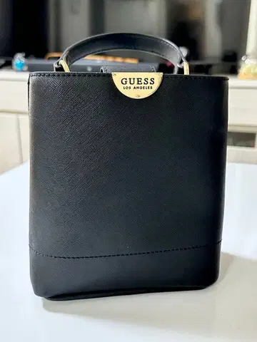 GUESS 블랙 핸드백