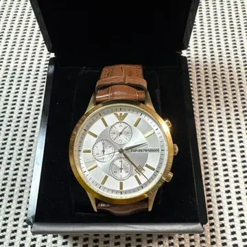 Armani Exchange 크로노그래프 시계 골드/브라운