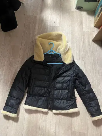 플리스 안감 부착 블랙 다운 자켓