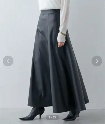 개럴개런트 인조 가죽 플레어 스커트 23AW