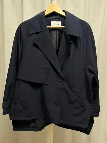 LACOSTE 네이비 숏 트렌치코트