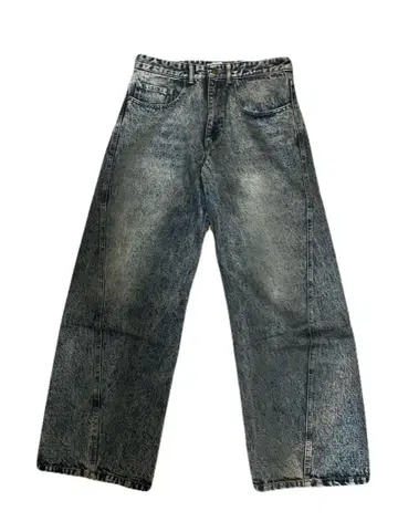 VINTAGE WASHED CURVED DENIM