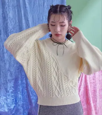 miette 비대칭 절개 케이블 니트