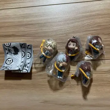 히로아카 곤니치와 피규어 마스코트 나의 히어로 아카데미아