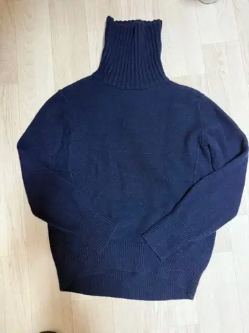 유나이티드 애로우즈 캐시미어 혼방 터틀넥 스웨터 니트