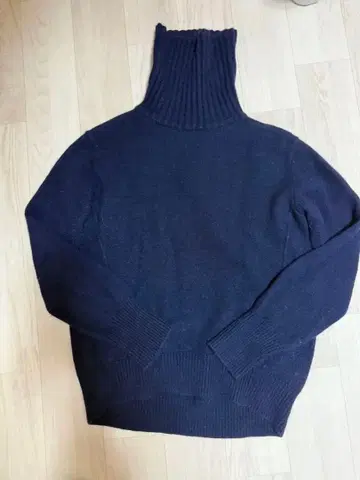 유나이티드 애로우즈 캐시미어 혼방 터틀넥 스웨터 니트