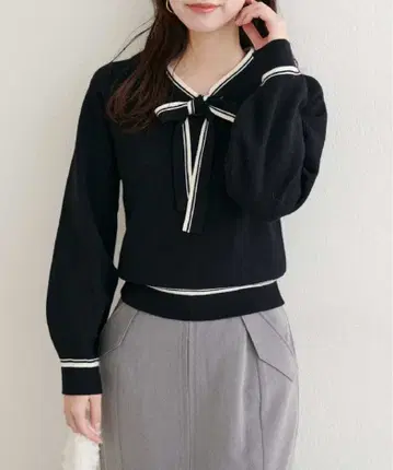 새상품 내추럴 꾸뛰르 배색 라인 보타이 니트 블랙