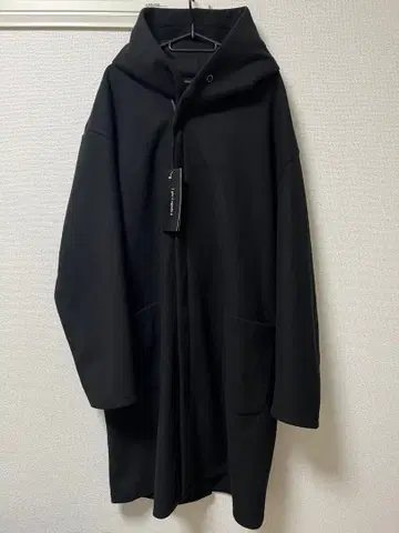 1piu1uguale3 롱 코트 로고 자수 BLK