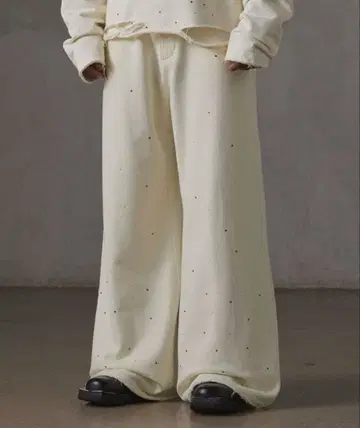 [ GRANCY ] 큐빅 데미지 스웨트 팬츠 M 사이즈 그랑시