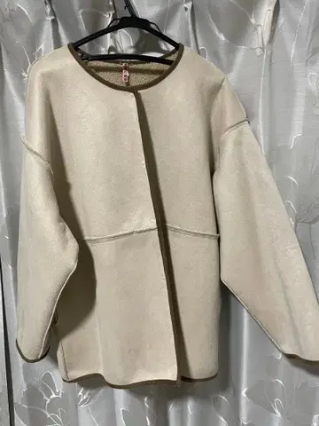 베이지 노카라 코트