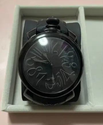 가가 밀라노 마누아레 48mm 수동 와인딩 매트 블랙