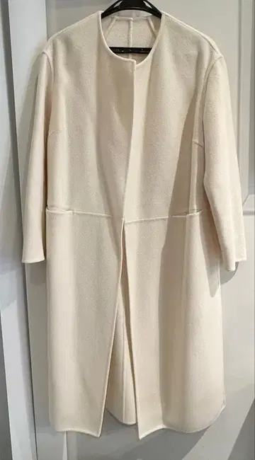 두지엠 클라세 리버 롱 노카라 코트 화이트