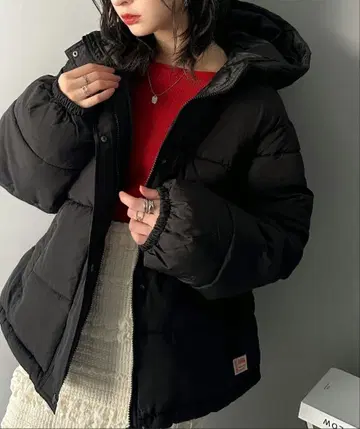 [ 새상품급 ] 숏 기장 후드 부착 충전솜 페이크 다운 코트