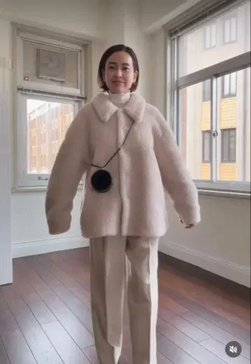 새상품 OHGA 무스탕 코트 S 사이즈