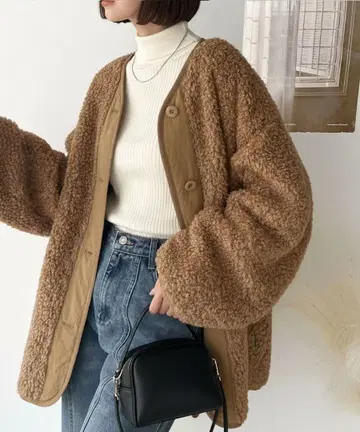 이종 소재 절개 배색 보아 자켓