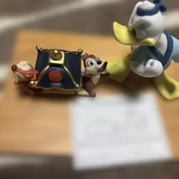 도널드 덕 칩 데일 피규어