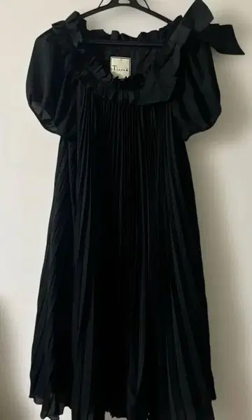 Tiara 블랙 플리츠 반팔 원피스 드레스 포멀