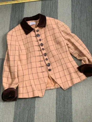 AKRIS 베이지 체크 노카라 자켓