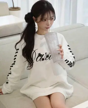 Darich 레이스업 로고 맨투맨 풀오버