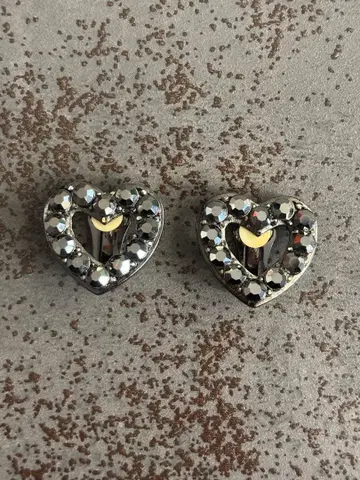 [ 빈티지 ] 하트형 크리스탈 귀찌
