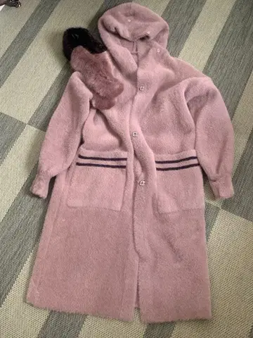 후드 부착 연보라 롱 코트