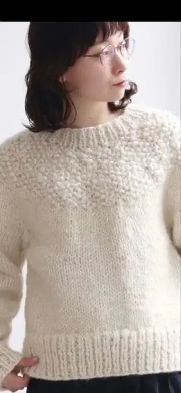 yuni 화이트 핸드메이드 니트