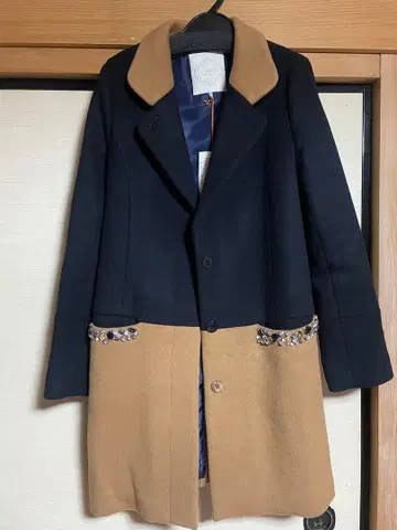 택 포함 새상품 체스티 비쥬 포함 바이컬러 체스터 코트