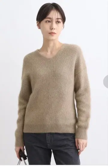 인디비 INDIVI 라쿤 울 혼방 헤어리 라메 V넥 니트 05 XXS