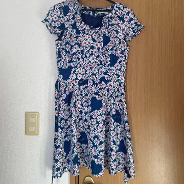 MILK 리틀 마가렛 반팔 무릎 기장 원피스