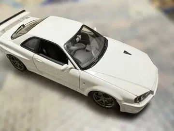 오토아트 밀레니엄 1/18 GT-R R34 V스펙II 화이트