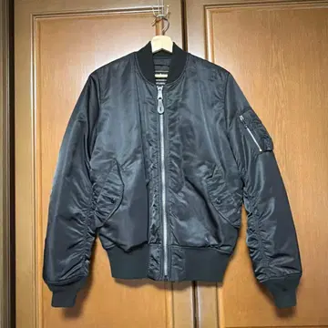 거의 새상품 EMODA x ALPHA MA-1