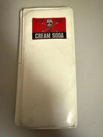 크림 소다 장지갑 화이트