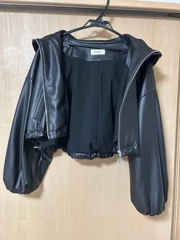 SNIDEL 후드 부착 크롭 자켓