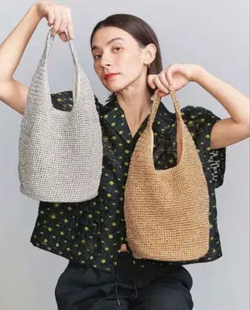 BEAUTY&YOUTH 메탈 코드 원 핸들 숄더백 실버