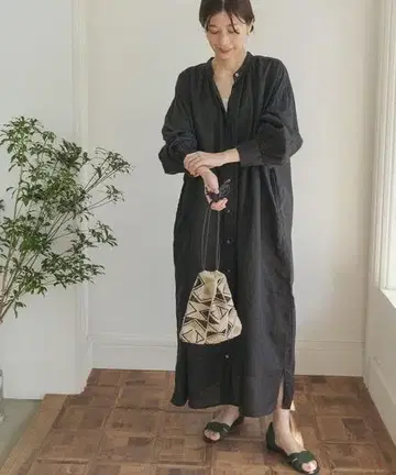 어반 리서치 도어스 린넨 개더 원피스