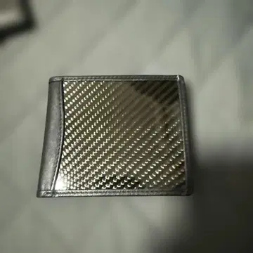 미사용 새상품 카본 2단 접이식 지갑