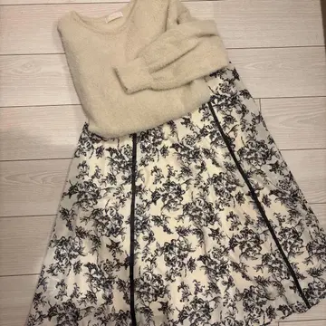 플라워 프린트 스커트와 니트 셋업