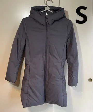 유니클로 심리스 다운 숏코트 다운 코트 S 그레이