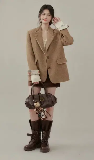 겨울 패션에 꽃무늬 소매 자켓으로 모임 데이트에 딱