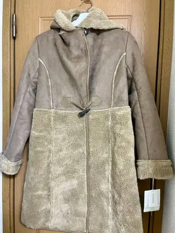 택 포함 새상품 후드 부착 무스탕 코트