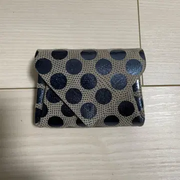 카마인 도트 무늬 접이식 지갑