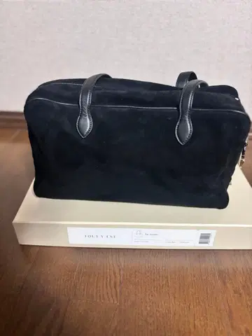 토티에 TOUT Y EST 스웨이드 백