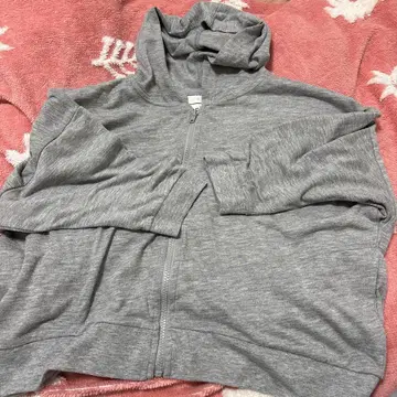 그레이 후드 부착 집업 후드티