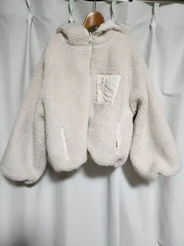 화이트 아우터 리버서블